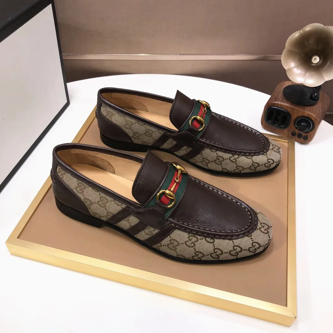 Men's shoes 💰600💰 Brand: GUCCI (Gucci) Standard size: Men's size 38/44 (45 can be customized) Grade: Same as the official website Original quality Material: Original cowhide Water-dyed cowhide lining Original rubber outsole Style category: Men's fashionable casual leather shoes Distinguished big-name luxury elements Top luxury Color: Actual picture